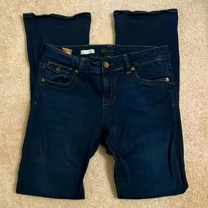 Kut from the Kloth Natalie bootcut jeans in dark wash, super soft material.